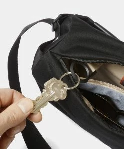 Bellroy Sling Mini Melbourne Black -Men's Travel and Luggage http3A2F2Fstatic.theiconic.com .au2Fp2Fbellroy 1367 9250121 4