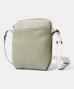 Bellroy City Pouch Premium Lichen Grey -Men's Travel and Luggage http3A2F2Fstatic.theiconic.com .au2Fp2Fbellroy 2898 6793411 3