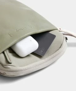 Bellroy City Pouch Premium Lichen Grey -Men's Travel and Luggage http3A2F2Fstatic.theiconic.com .au2Fp2Fbellroy 2906 6793411 6