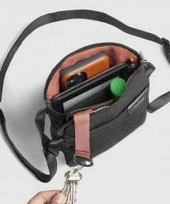 Bellroy City Pouch Black -Men's Travel and Luggage http3A2F2Fstatic.theiconic.com .au2Fp2Fbellroy 3139 5484211 5