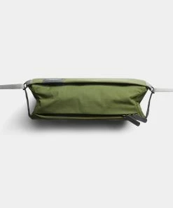 Bellroy Sling Ranger Green -Men's Travel and Luggage http3A2F2Fstatic.theiconic.com .au2Fp2Fbellroy 4172 4661731 7