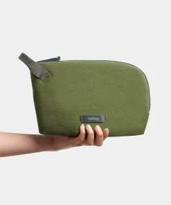 Bellroy Desk pouch Ranger Green -Men's Travel and Luggage http3A2F2Fstatic.theiconic.com .au2Fp2Fbellroy 5928 3501331 7