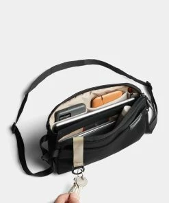 Bellroy City Pouch Plus Melbourne Black -Men's Travel and Luggage http3A2F2Fstatic.theiconic.com .au2Fp2Fbellroy 6403 7003231 5