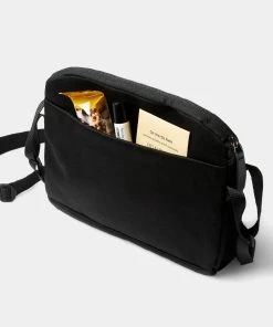 Bellroy City Pouch Plus Melbourne Black -Men's Travel and Luggage http3A2F2Fstatic.theiconic.com .au2Fp2Fbellroy 6406 7003231 6