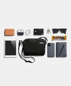 Bellroy City Pouch Plus Melbourne Black -Men's Travel and Luggage http3A2F2Fstatic.theiconic.com .au2Fp2Fbellroy 6412 7003231 8