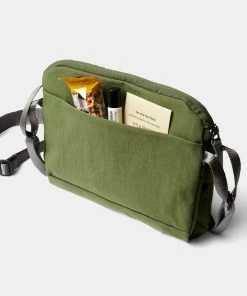 Bellroy City Pouch Plus Ranger Green -Men's Travel and Luggage http3A2F2Fstatic.theiconic.com .au2Fp2Fbellroy 6435 1003231 7