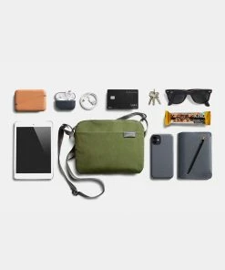Bellroy City Pouch Plus Ranger Green -Men's Travel and Luggage http3A2F2Fstatic.theiconic.com .au2Fp2Fbellroy 6438 1003231 8