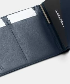 Bellroy Travel Wallet Basalt -Men's Travel and Luggage http3A2F2Fstatic.theiconic.com .au2Fp2Fbellroy 6713 9944421 4