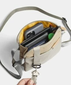 Bellroy City Pouch Lunar -Men's Travel and Luggage http3A2F2Fstatic.theiconic.com .au2Fp2Fbellroy 6791 3677511 5