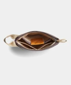 Bellroy Standing Pouch Gumnut -Men's Travel and Luggage http3A2F2Fstatic.theiconic.com .au2Fp2Fbellroy 7298 0726121 3