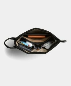Bellroy Standing Pouch Plus Melbourne Black -Men's Travel and Luggage http3A2F2Fstatic.theiconic.com .au2Fp2Fbellroy 7298 3726121 4