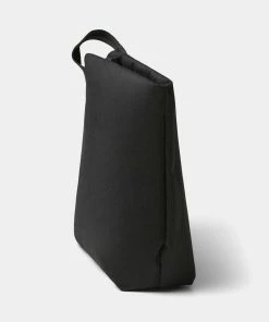 Bellroy Standing Pouch Plus Melbourne Black -Men's Travel and Luggage http3A2F2Fstatic.theiconic.com .au2Fp2Fbellroy 7304 3726121 6