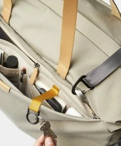 Bellroy Weekender Plus Lunar -Men's Travel and Luggage http3A2F2Fstatic.theiconic.com .au2Fp2Fbellroy 7625 8744421 6