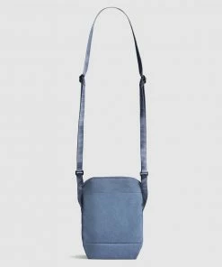 Bellroy City Pouch Marine Blue -Men's Travel and Luggage http3A2F2Fstatic.theiconic.com .au2Fp2Fbellroy 7790 1354211 3