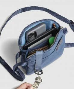 Bellroy City Pouch Marine Blue -Men's Travel and Luggage http3A2F2Fstatic.theiconic.com .au2Fp2Fbellroy 7795 1354211 5