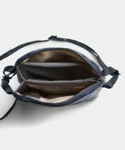 Bellroy City Pouch Basalt -Men's Travel and Luggage http3A2F2Fstatic.theiconic.com .au2Fp2Fbellroy 8458 8944421 4