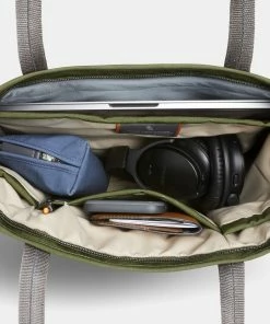 Bellroy Tokyo Tote Compact Ranger Green -Men's Travel and Luggage http3A2F2Fstatic.theiconic.com .au2Fp2Fbellroy 9092 1751331 3