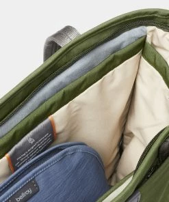 Bellroy Tokyo Tote Compact Ranger Green -Men's Travel and Luggage http3A2F2Fstatic.theiconic.com .au2Fp2Fbellroy 9097 1751331 5