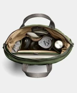Bellroy Tokyo Totepack Ranger Green -Men's Travel and Luggage http3A2F2Fstatic.theiconic.com .au2Fp2Fbellroy 9116 3651331 4