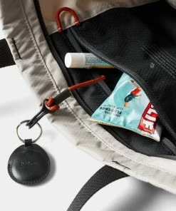 Bellroy Lite Tote Chalk -Men's Travel and Luggage http3A2F2Fstatic.theiconic.com .au2Fp2Fbellroy 9157 6968641 5