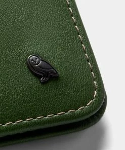 Bellroy Hide & Seek LO Ranger Green -Men's Travel and Luggage http3A2F2Fstatic.theiconic.com .au2Fp2Fbellroy 9260 2751331 3