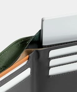 Bellroy Hide & Seek LO Ranger Green -Men's Travel and Luggage http3A2F2Fstatic.theiconic.com .au2Fp2Fbellroy 9267 2751331 6