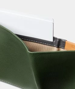 Bellroy Hide & Seek LO Ranger Green -Men's Travel and Luggage http3A2F2Fstatic.theiconic.com .au2Fp2Fbellroy 9272 2751331 8