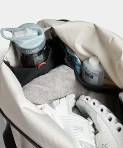 Bellroy Lite Duffel Chalk -Men's Travel and Luggage http3A2F2Fstatic.theiconic.com .au2Fp2Fbellroy 9406 8828441 5