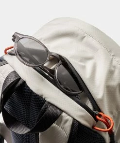 Bellroy Lite Daypack Chalk -Men's Travel and Luggage http3A2F2Fstatic.theiconic.com .au2Fp2Fbellroy 9520 6828441 6