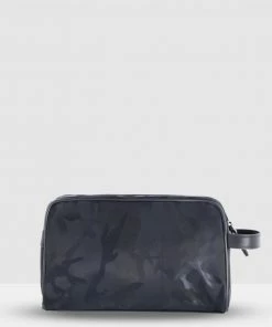 Cobb & Co Major Shaving Kit Navy -Men's Travel and Luggage http3A2F2Fstatic.theiconic.com .au2Fp2Fcobb co 6680 789688 3