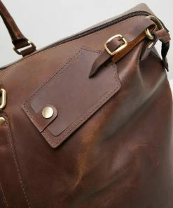 Double Oak Mills Lyle Leather Weekender Brown -Men's Travel and Luggage http3A2F2Fstatic.theiconic.com .au2Fp2Fdouble oak mills 0919 471988 5