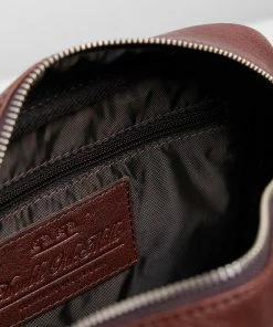 Double Oak Mills George Leather Washbag Brown -Men's Travel and Luggage http3A2F2Fstatic.theiconic.com .au2Fp2Fdouble oak mills 9526 671988 3
