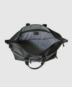 Kinnon Oxley Overnight Bag Black -Men's Travel and Luggage http3A2F2Fstatic.theiconic.com .au2Fp2Fkinnon 2412 0170151 4