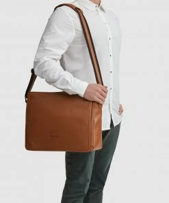 Kinnon Hardy Satchel Tan -Men's Travel and Luggage http3A2F2Fstatic.theiconic.com .au2Fp2Fkinnon 4412 7788901 4