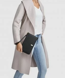 Kinnon Hemingway Travel Wallet Black -Men's Travel and Luggage http3A2F2Fstatic.theiconic.com .au2Fp2Fkinnon 5073 8589901 5