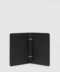 Kinnon Earle Passport Holder Black -Men's Travel and Luggage http3A2F2Fstatic.theiconic.com .au2Fp2Fkinnon 5198 5764411 3