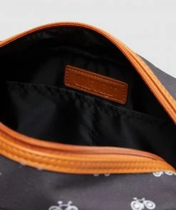Oxford Chaplin Wash Bag Black -Men's Travel and Luggage http3A2F2Fstatic.theiconic.com .au2Fp2Foxford 5703 076659 3