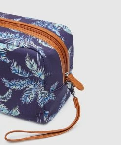 Oxford Palmer Wash Bag Navy -Men's Travel and Luggage http3A2F2Fstatic.theiconic.com .au2Fp2Foxford 5704 866659 4