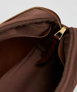 R.M.Williams ICONIC EXCLUSIVE-City Washbag Chestnut -Men's Travel and Luggage http3A2F2Fstatic.theiconic.com .au2Fp2Fr m williams 4177 310518 3