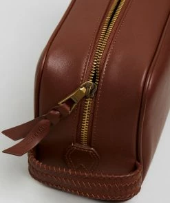 R.M.Williams ICONIC EXCLUSIVE-City Washbag Chestnut -Men's Travel and Luggage http3A2F2Fstatic.theiconic.com .au2Fp2Fr m williams 4177 310518 4