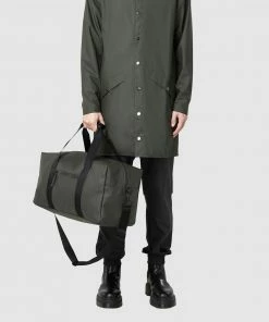 RAINS Gym Bag Green -Men's Travel and Luggage http3A2F2Fstatic.theiconic.com .au2Fp2Frains 2370 1549701 4