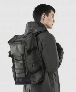 RAINS Mountaineer Bag Green -Men's Travel and Luggage http3A2F2Fstatic.theiconic.com .au2Fp2Frains 6867 531429 4