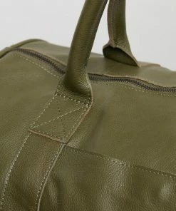 Stitch & Hide Globe Weekender Olive -Men's Travel and Luggage http3A2F2Fstatic.theiconic.com .au2Fp2Fstitch hide 9598 740488 4