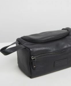 Stitch & Hide Jett Toiletry Bag Black -Men's Travel and Luggage http3A2F2Fstatic.theiconic.com .au2Fp2Fstitch hide 9605 412788 4