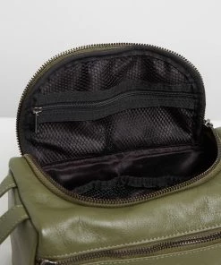 Stitch & Hide Jett Toiletry Bag Olive -Men's Travel and Luggage http3A2F2Fstatic.theiconic.com .au2Fp2Fstitch hide 9610 702788 3