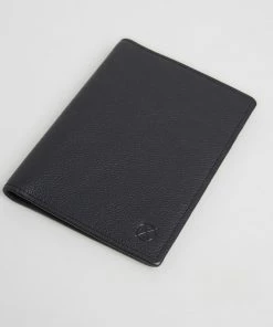 Stitch & Hide Atlas Passport Holder Black -Men's Travel and Luggage http3A2F2Fstatic.theiconic.com .au2Fp2Fstitch hide 9629 356788 4