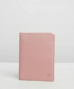 Stitch & Hide Atlas Passport Holder Dusty Rose