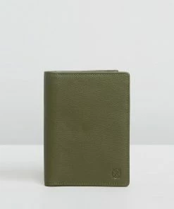 Stitch & Hide Atlas Passport Holder Olive
