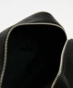 Tommy Hilfiger Downtown Washbag Black -Men's Travel and Luggage http3A2F2Fstatic.theiconic.com .au2Fp2Ftommy hilfiger 5929 7470731 3