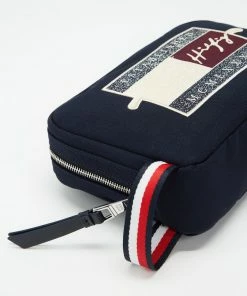 Tommy Hilfiger Signature Washbag Desert Sky -Men's Travel and Luggage http3A2F2Fstatic.theiconic.com .au2Fp2Ftommy hilfiger 8965 4670731 4